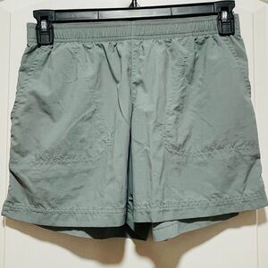 Columbia Women Sz S 5” Sage Green Hiking Outdoor Walking Athletic Shorts Pockets
